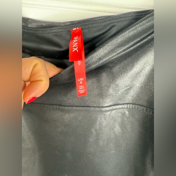 Spanx women’s faux leather look black stretch leggings. Size Large. - Picture 5 of 7